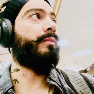 Meet your Posher, Carlos